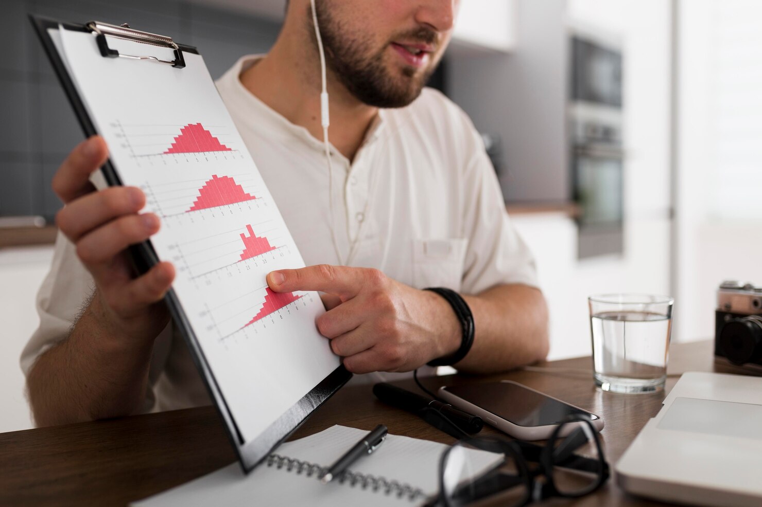 Manning Resource LLC services include M&A Due Diligence Assessments - photo of man holding clipboard